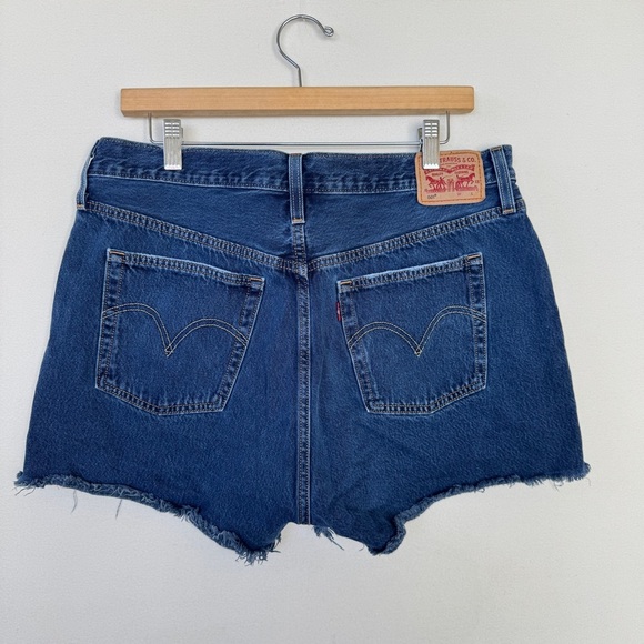 Levi’s 501 Womens Cutoff Denim Shorts Blue Sz 33 Casual Summer High Waist Beach - Picture 1 of 9